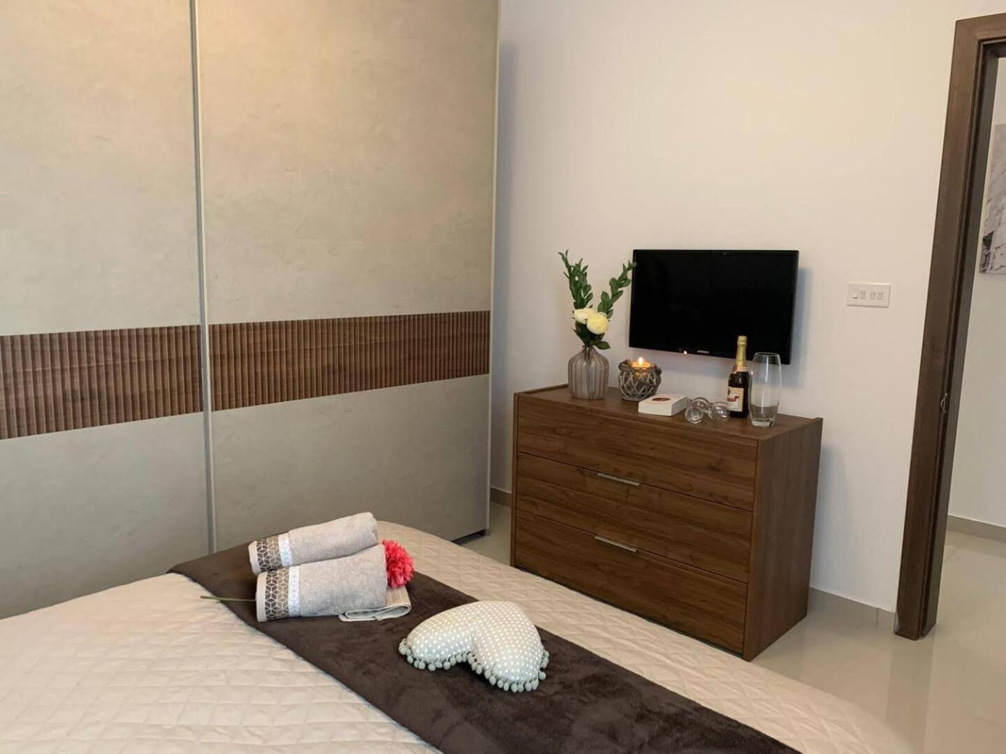 Fl 1 Ta'Lonza Luxury With Hot Tub By Homely Mellieħa Exterior foto