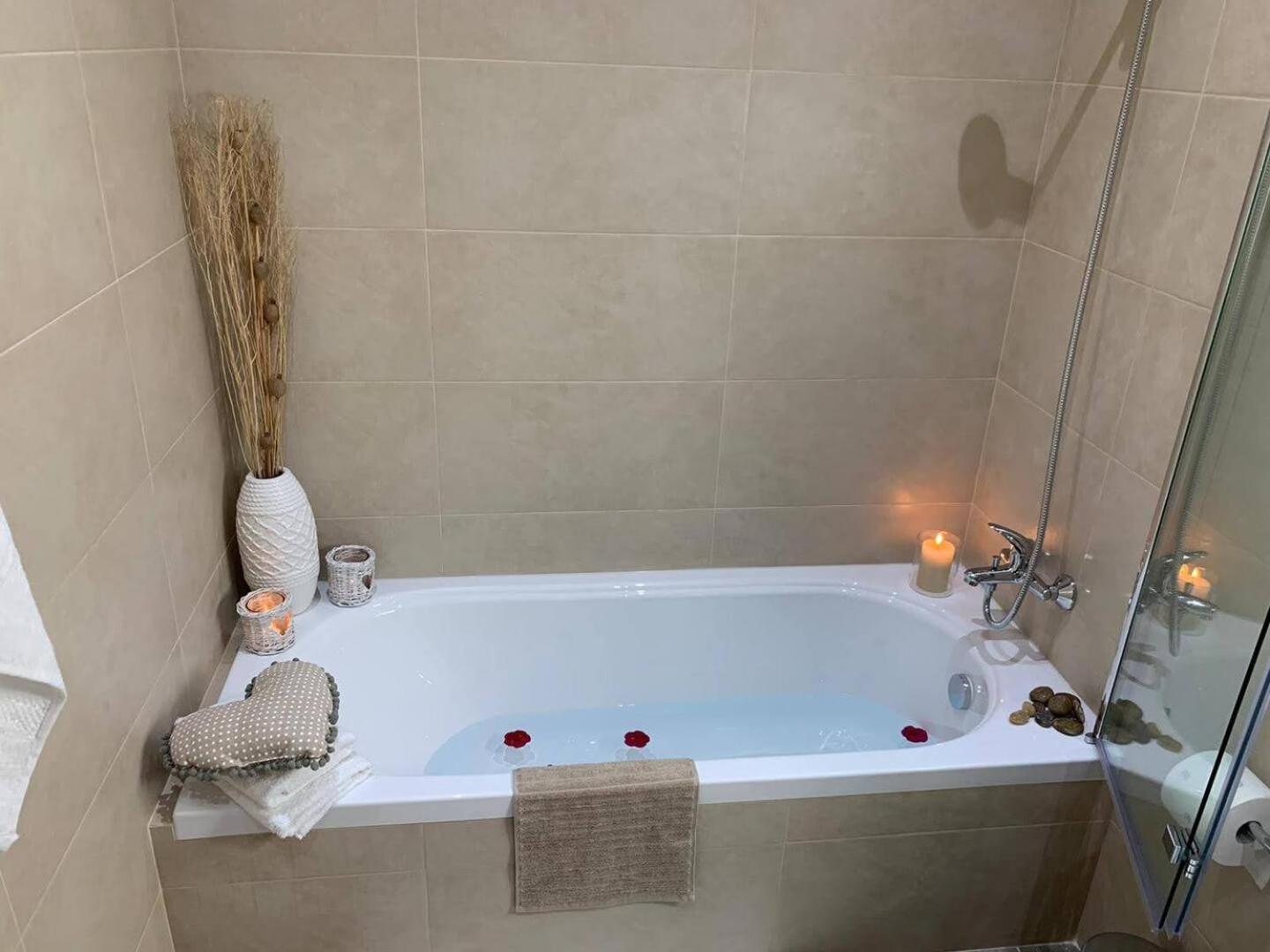 Fl 1 Ta'Lonza Luxury With Hot Tub By Homely Mellieħa Exterior foto