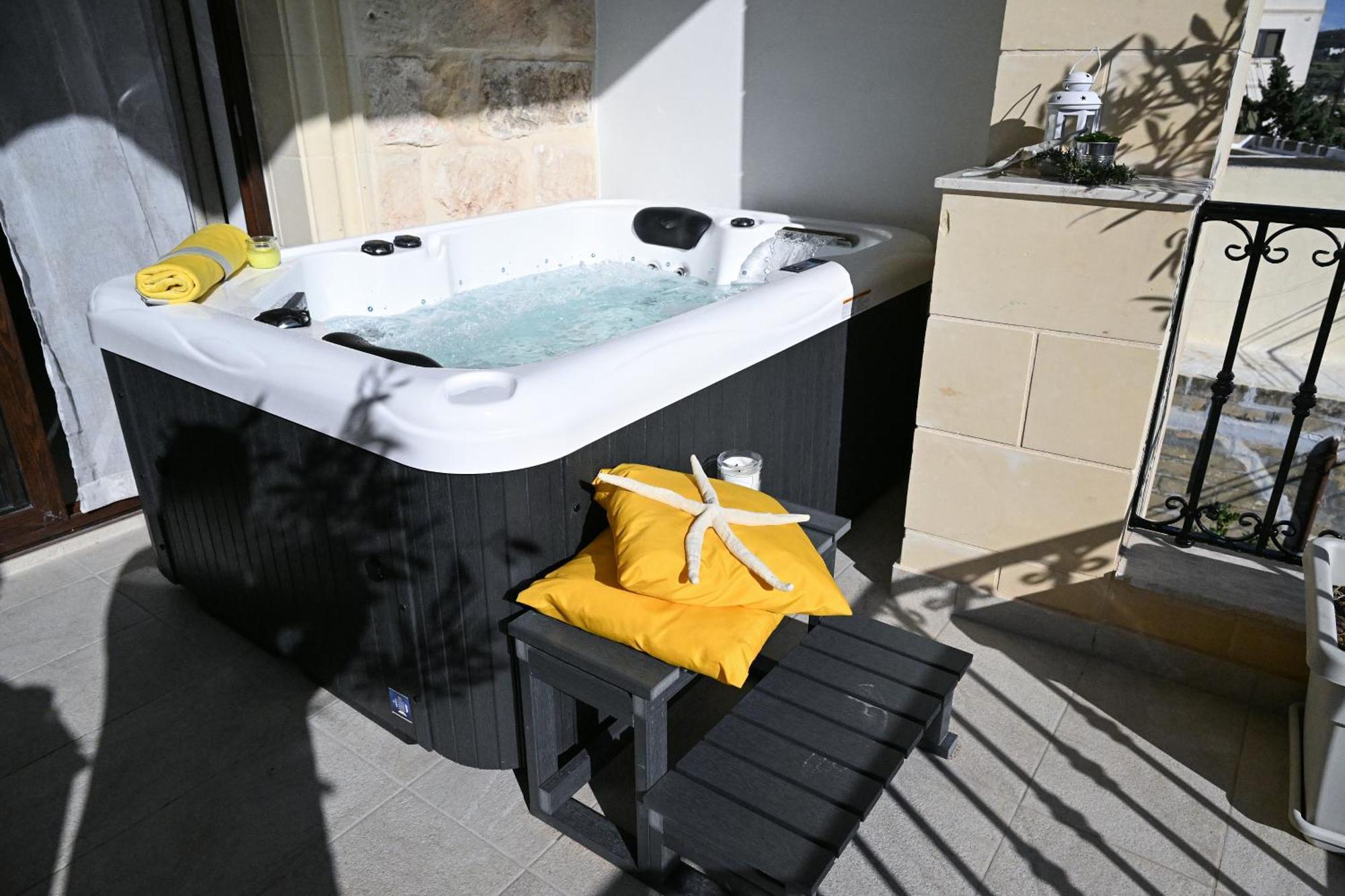 Fl 1 Ta'Lonza Luxury With Hot Tub By Homely Mellieħa Exterior foto